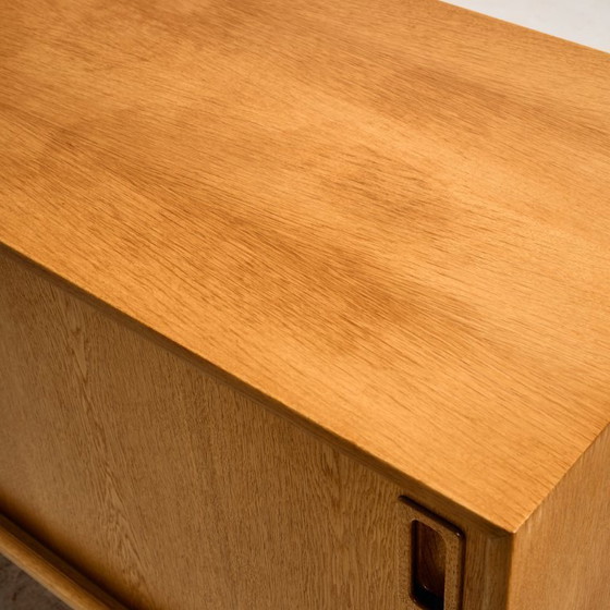Image 1 of MK11146 Buffet en chêne Modèle 21 restauré par Gunni Omann pour Omann Jun Møbelfabrik