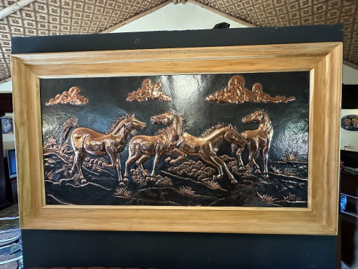 Unique hammered copper wall relief with galloping horses. – decoratieve objecten, Wood
