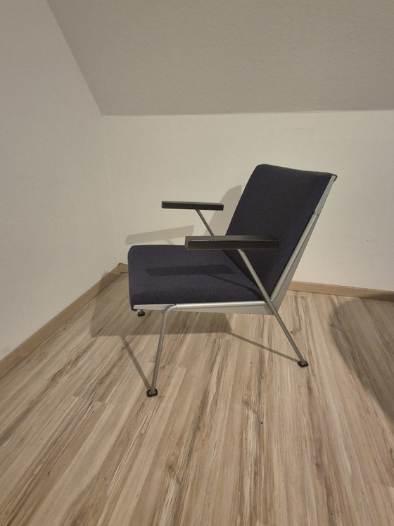 Image 1 of OASE stoel van Wim Rietveld uit de Cirkel fabriek in Zwanenburg