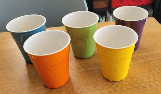 Set of 5 Siaki porcelain cups in cheerful colors