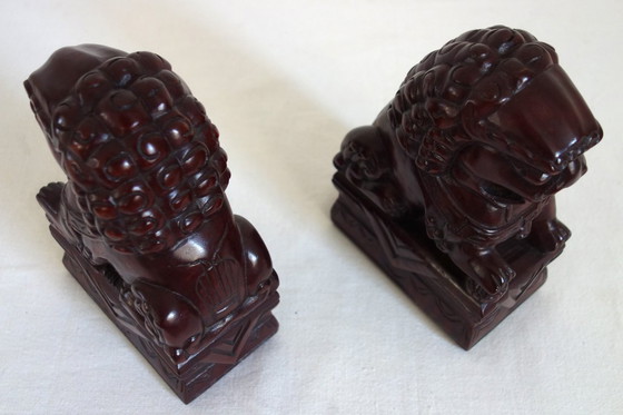 Image 1 of Een paar vintage Chinese houten Foo-honden