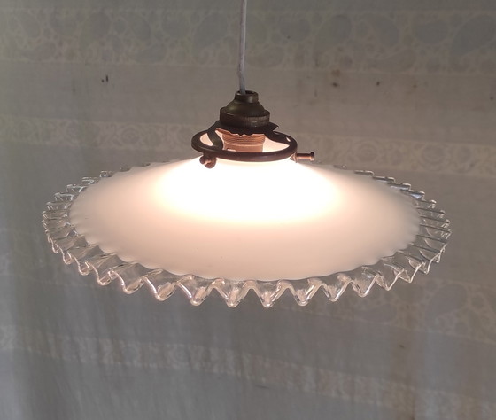 Image 1 of Geplooide lampenkap van opaalglas - midden 20e eeuw