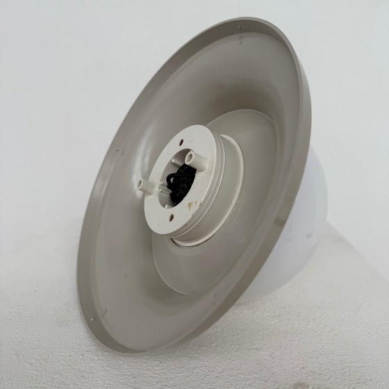 Image 1 of Lampada da soffitto/parete rotonda in plastica grigio chiaro anni '60/'70