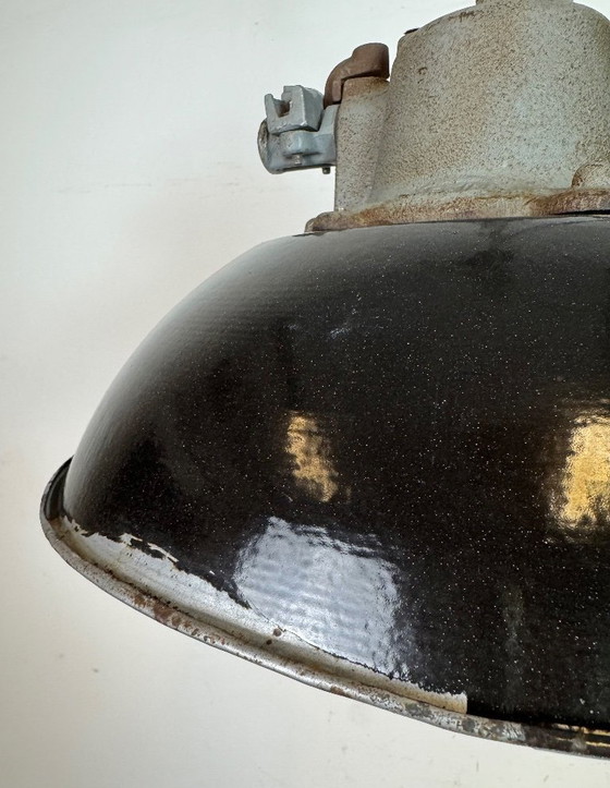 Image 1 of Lampada a sospensione industriale a gabbia in ghisa e smalto nero, anni '60