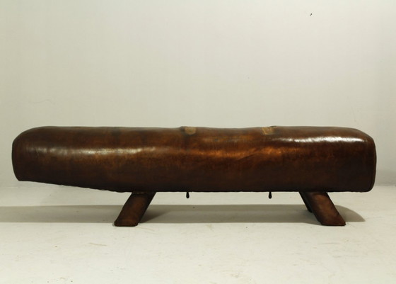 Image 1 of Vintage leren turnbank voor het paard, jaren 1900