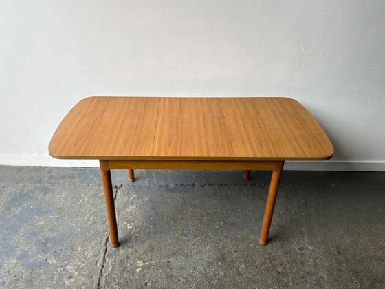 Image 1 of Table de salle à manger extensible de style moderne du milieu du siècle par Schreiber Furniture