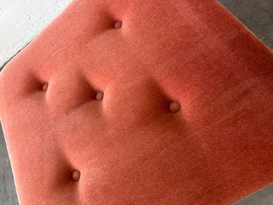 Image 1 of Pouf/coffre/repose-pieds vintage rose poudré à franges, années 70