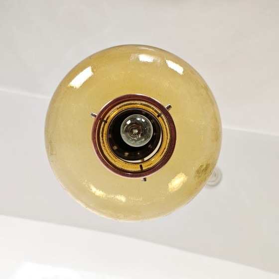 Suspension moderne du milieu du siècle en verre ambré et cuivre / Plafonnier globe de style scandinave des (photo 7 of 10)
