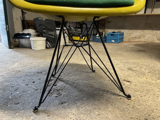 Image 1 of Unieke Eames chair