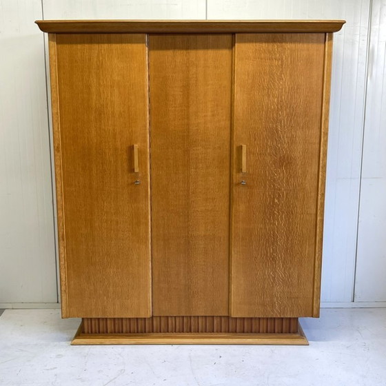 Image 1 of Armoire Art Déco vintage élégante avec étagères suspendues et tiroirs amovibles