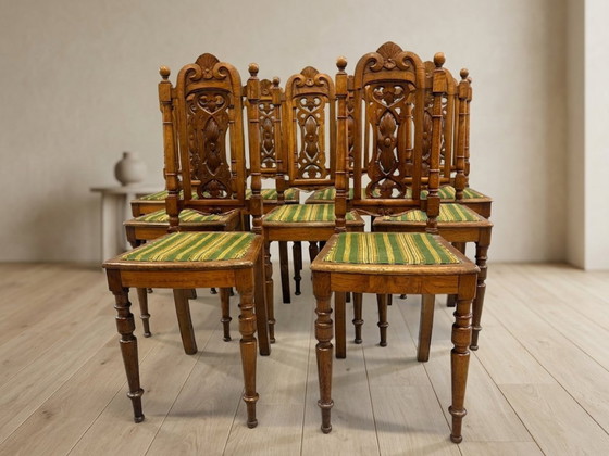 Image 1 of Set van 9 eetkamerstoelen in renaissance-revivalstijl, gesneden hout, Tsjechoslowakije, begin 20e eeuw