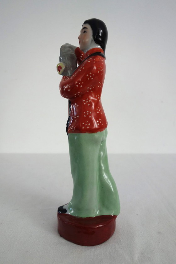 Image 1 of Estatua femenina de porcelana china con forma de galleta - Revolución Cultural n.° 9