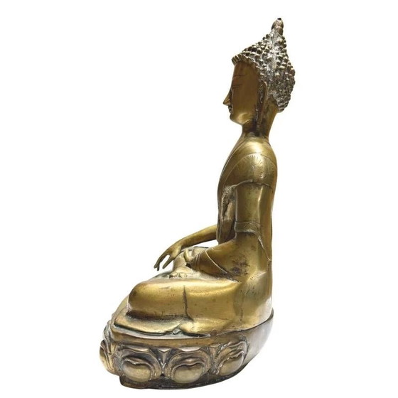 Gilt-bronze Buddha on Lotus Throne – 18th–Early 19th Century – Lot 425 – Sculpture (photo 7 of 10)