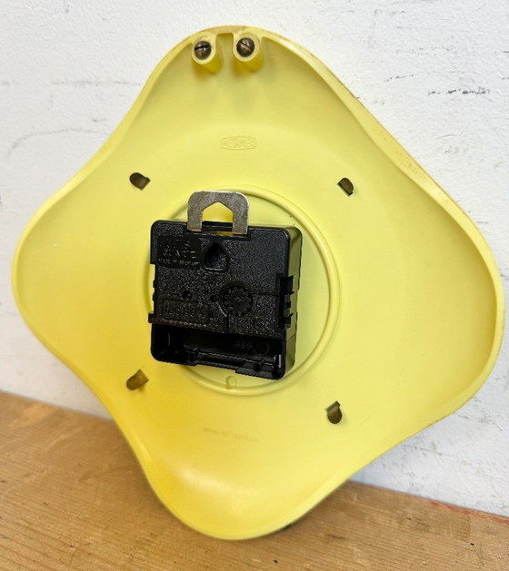 Image 1 of Vintage gele bakelieten wandklok van Metamec, jaren 70