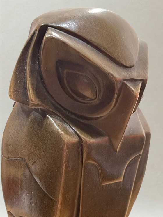 Image 1 of Bronzen sculptuur gesigneerd Coenrad – Gestileerde uil – Marmeren sokkel – Parijs
