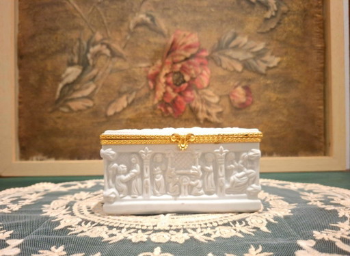 Limoges Porcelain Jewelry Box or Chest with Gilded Brass Mount - ca. 1975 - Vintage Decoration – decoratieve objecten