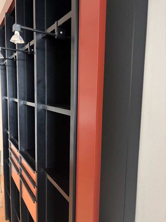 Interlübke Duo Peter Maly shelf wall – room high, black/orange | Design classic – Bookcases, Wood (photo 8 of 8)