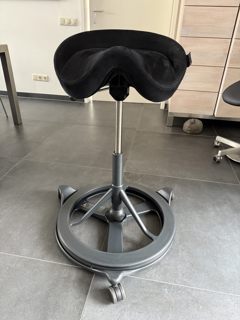 BackApp 2.0 | Ergonomic Sit-Sta Saddle Stool | Office Stool | €575 ...