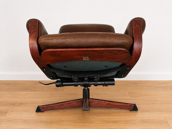 Fauteuils pivotants vintage suédois en cuir marron, milieu du siècle, par Gote Møbler (photo 8 of 8)