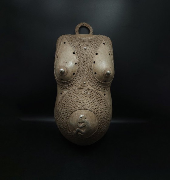 Image 1 of Arte africana • Maschera per il ventre Ndimu • Makonde • Tanzania • Alluminio