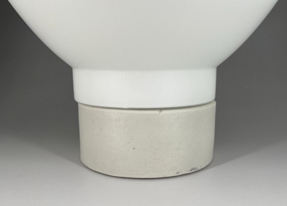 Image 1 of Minimalistische vintage wand-/plafondlamp van porselein en opaalglas – Bauhaus Scandinavisch design