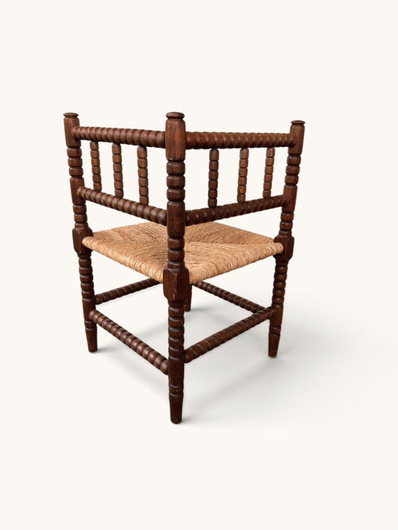 Vintage bobbin hoekstoel van eiken met rieten zitting – Stoelen / fauteuils, Rattan, Wood (photo 3 of 9)