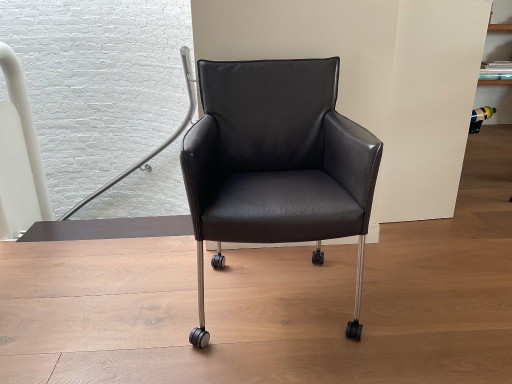 8 modèles en cuir de série Amra avec jantes à vendre – Design on Stock, eetkamerstoelen, Leather, Metal