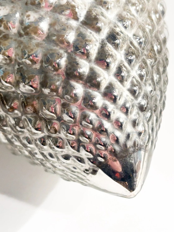 Grosse pomme de pin en métal argenté avec finition en verre, années 1960 – Objets déco, Metal, Glass (photo 3 of 7)