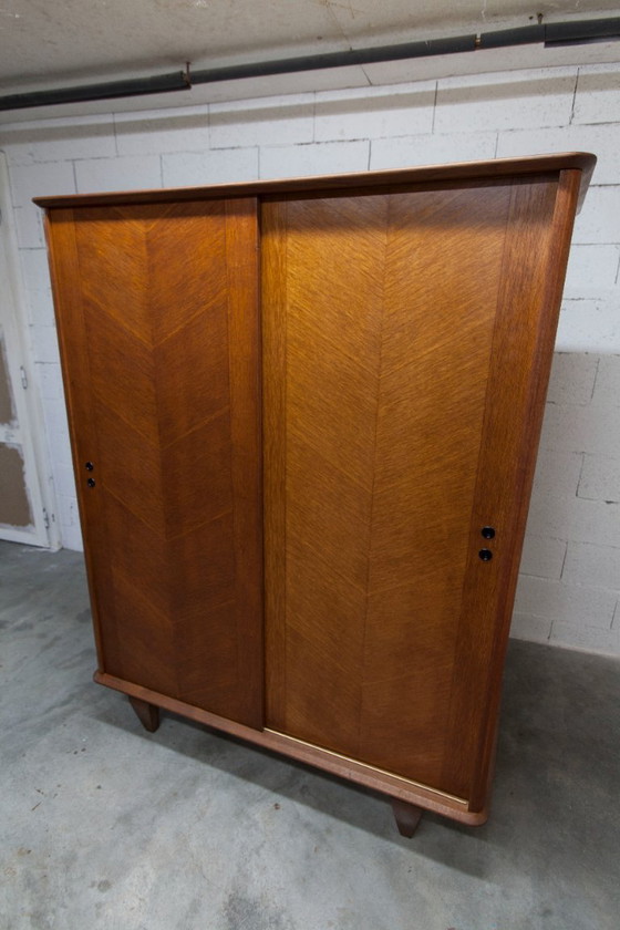 Image 1 of Jaren 30 kledingkast met schuifdeuren en een nieuw bovenblad
