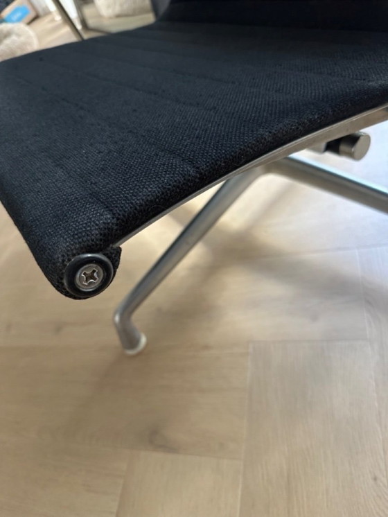 Image 1 of Taburete Herman Miller EA 124, de Charles y Ray Eames
