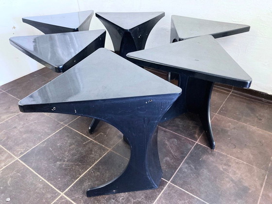 Image 1 of Tavolo da pranzo triangolare design modulare Peter Ghyczy plastica nera anni '70