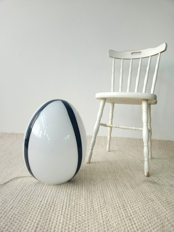 Image 1 of Impressionnant lampadaire en verre XL Eglo Leuchten, lignes noires sur fond blanc, lampe vintage en verre à effet de tourbillon