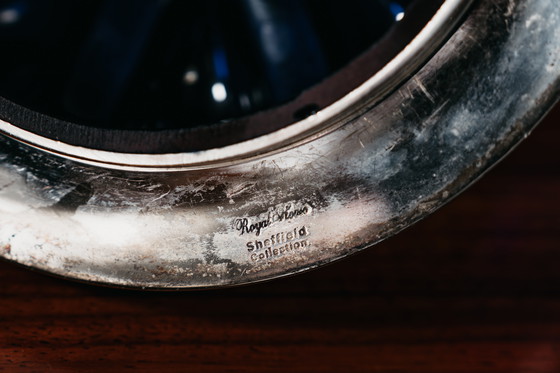 Image 1 of Grote blauwe serveerkan uit de Royal Sheffield Collection uit de jaren 1950, vintage pronkstuk.