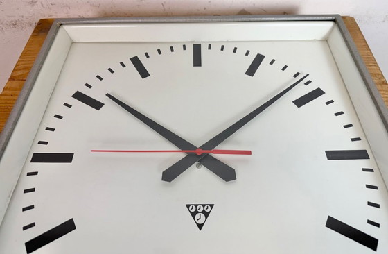 Image 1 of Reloj de pared cuadrado gris grande de Pragotron, años 70