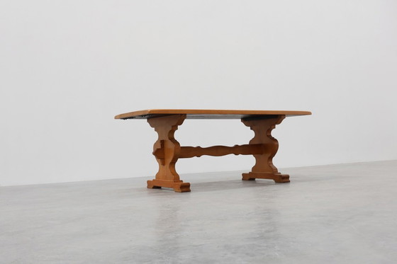 Image 1 of Französischer Eichenbodentisch des 20. Jahrhunderts mit geschwungenen Beinen und Bohlenplatte