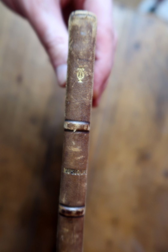 Image 1 of Melodische Eleganz: Antikes deutsches Notenbuch – Frühes 20. Jahrhundert, 2C06