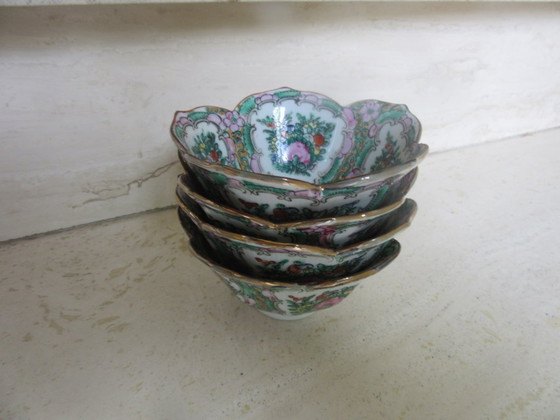 Image 1 of 4 petites coupes Famille Rose, style milieu du siècle
