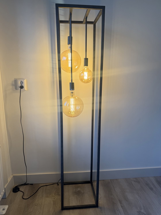 Image 1 of Vloerlamp industrieel- inclusief 3 lichtbollen