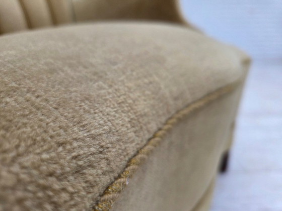 Image 1 of Poltrona danese, anni '60, velluto verde, legno di quercia.