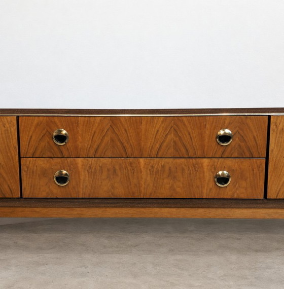 Credenza Lowboard Mid-Century Modern in radica di noce, anni '60-'70, Credenze, Legno, Metallo, Marrone (foto 2 di 11)
