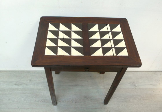 Antieke bijzettafel met lade, massief walnoothout, donker met crèmekleurig patroon. – Wood (photo 6 of 7)