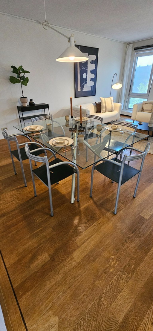 Mesa M con sillas, modelo Philippe Starck Presidente