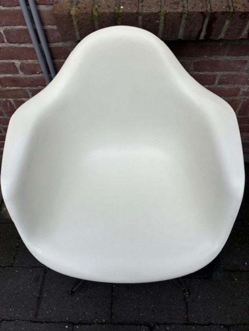 4 pieces Eames Dar chairs