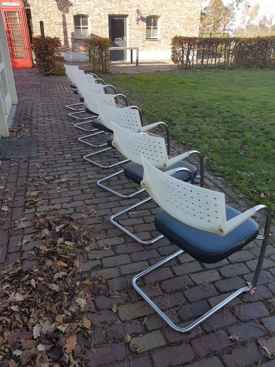 Image 1 of 8 sillas de trineo Vitra vis a vis