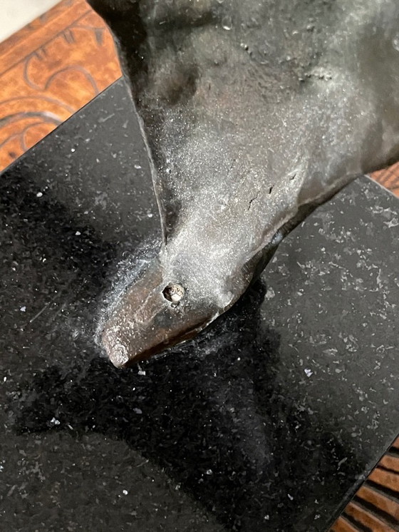 Image 1 of Une sculpture en bronze exceptionnelle représentant un homme asiatique