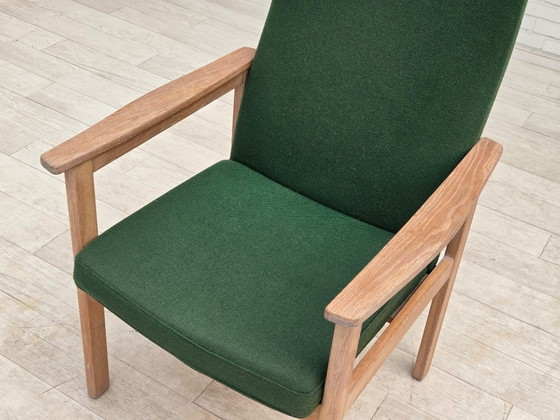 Image 1 of Fauteuil danois des années 1980 de Høng Stole, laine verte pour meubles, bois de chêne.