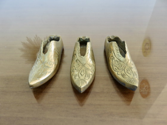 Image 1 of Serie von 3 Aschenbechern aus Messing in Babouche-Form