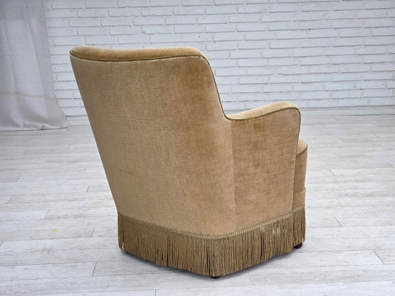 Image 1 of Poltrona danese, anni '70, in velluto verde chiaro.