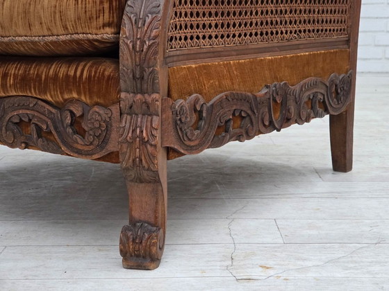 Image 1 of Jaren 1930-1935, Deense fauteuil, meubelvelours, meubelgaas, gesneden essenhout.