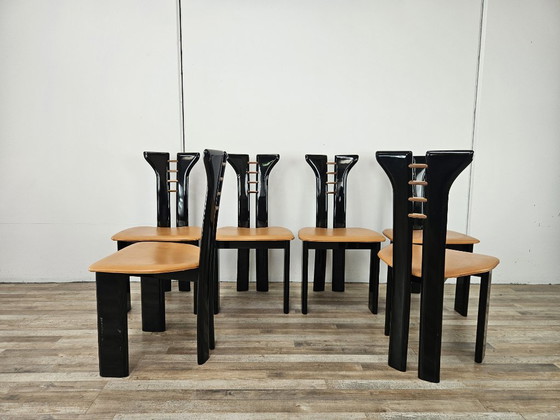 Set aus 6 Pierre Cardin Stühlen aus schwarz lackiertem Holz, 1970 – Esszimmerstühle, Wood (photo 2 of 20)